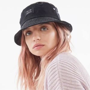 ✨NEW✨ UO Canvas Bucket Hat Black